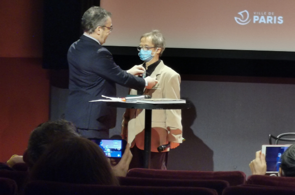 Georges Schwizgebel reçoit sa médaille